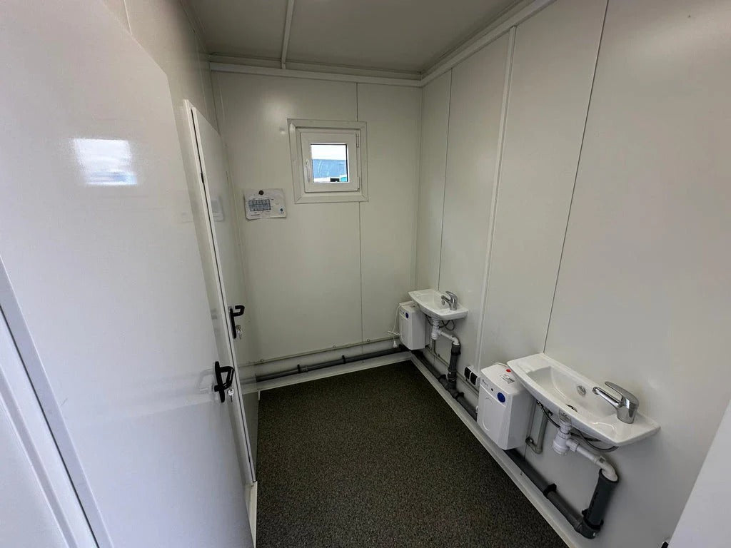 Contentor Sanitário com Múltiplas Unidades: Funcionalidade e Espaço