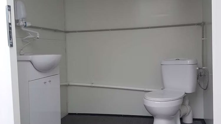 Reboque Sanitário com Banheiro Duplo
