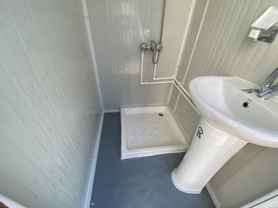 Contentor Sanitário com Chuveiro Duplo