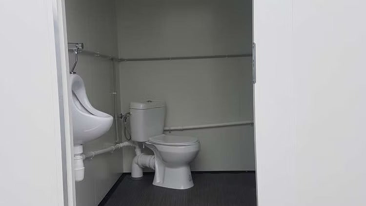 Reboque Sanitário com Banheiro Duplo