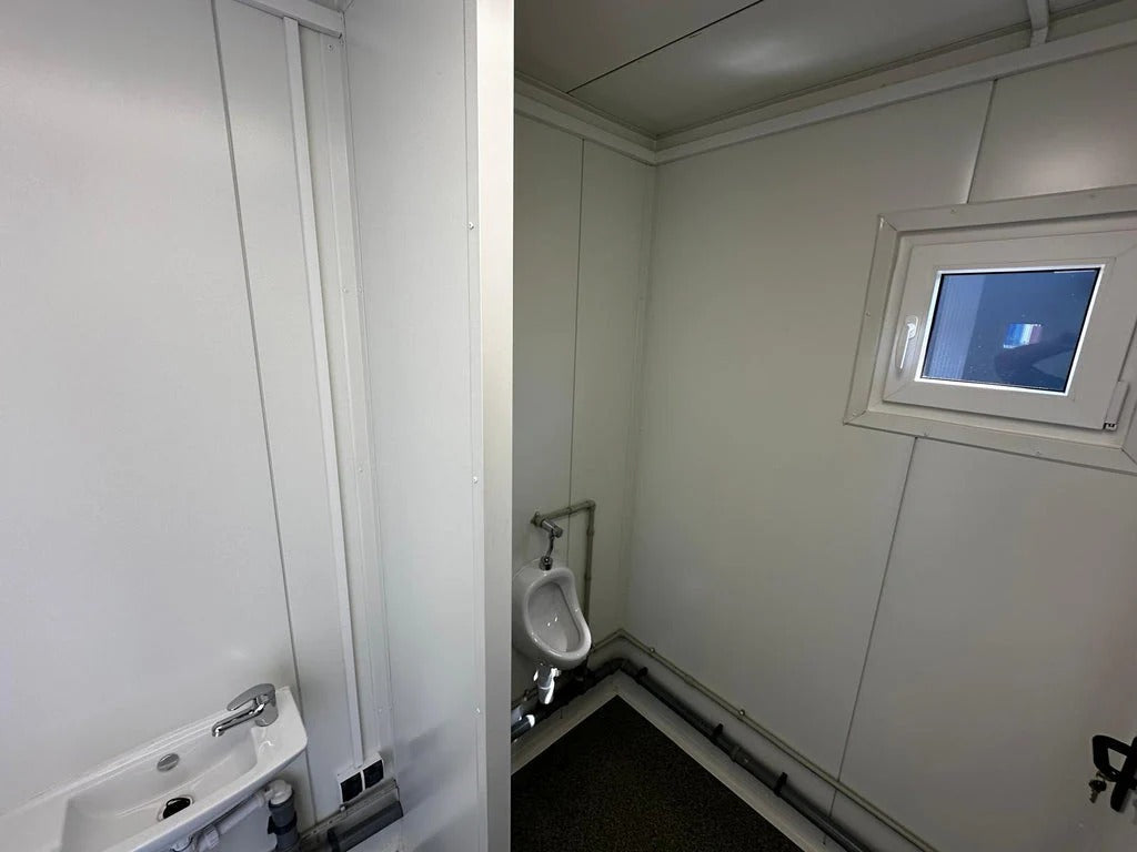 Contentor Sanitário com Múltiplas Unidades: Funcionalidade e Espaço