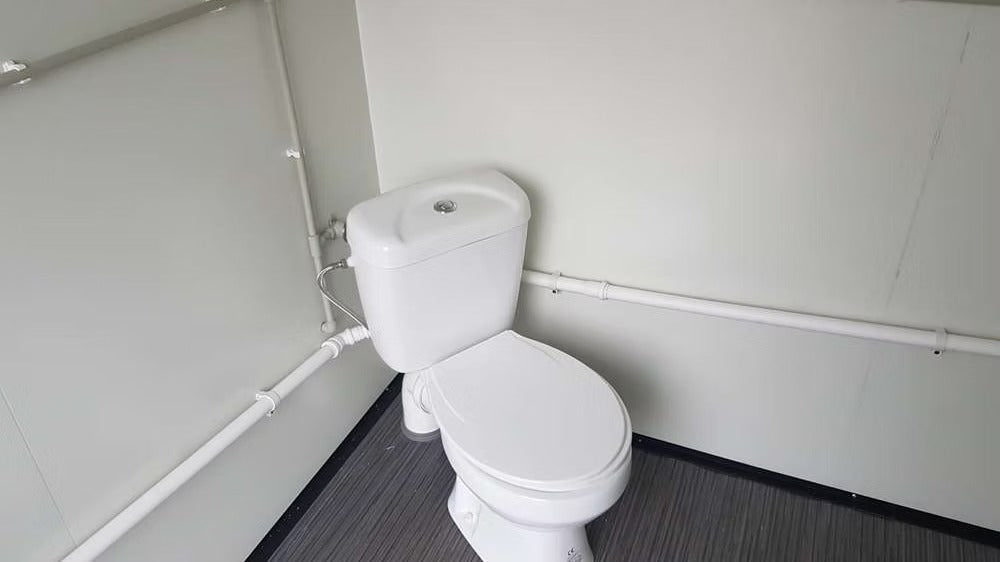 Reboque Sanitário com Banheiro Duplo